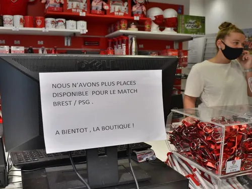 Le Stade Brestois reçoit le Paris Saint-Germain ce soir, à guichets...